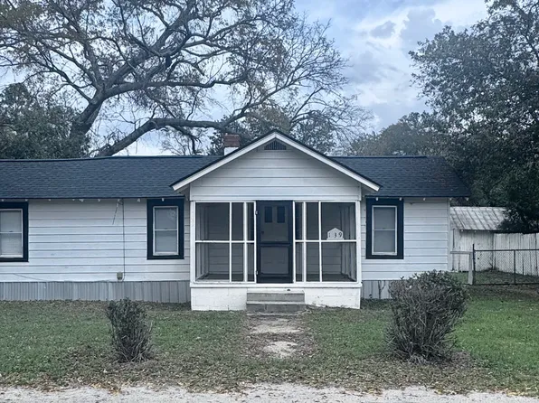 139 Register Ave, Reidsville, GA 30453