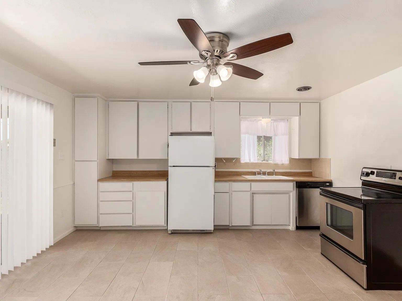 3 bed, 2023 sqft, $2,195 — Photo 3