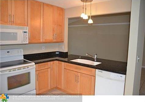 3rd image of 1109 W Lakes Dr #1109