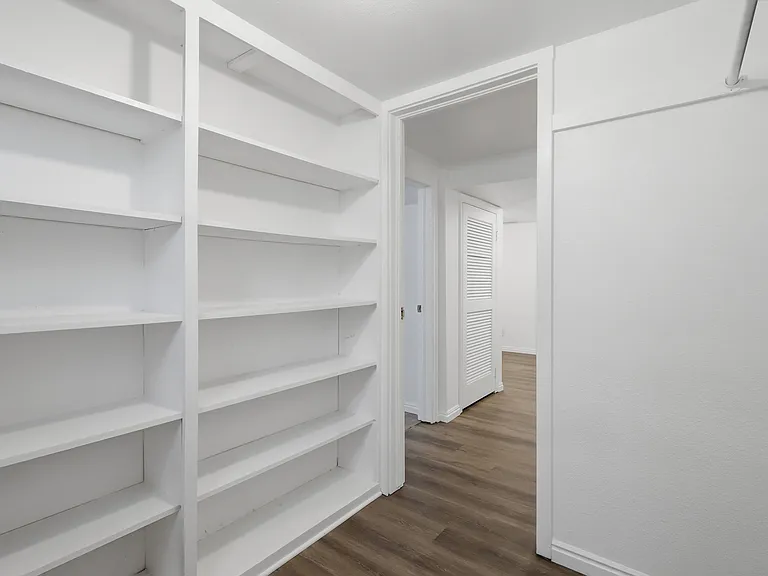 654 W Lennox St — Photo 20