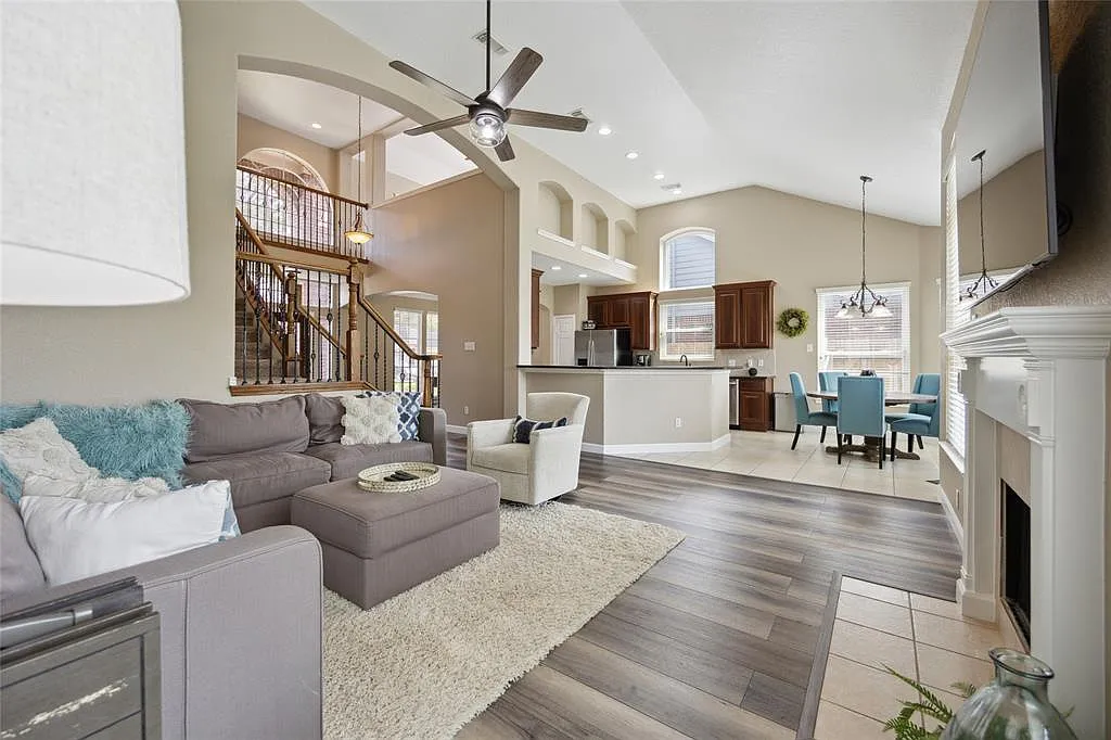 3 bed, 2.5 bath, 2277 sqft, $2,500 — Photo 1