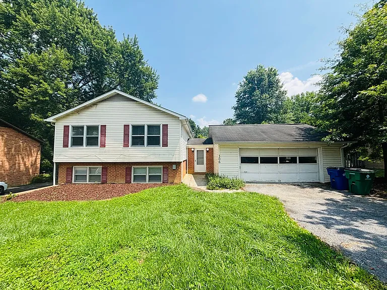 306 Woodbine Dr — Photo 1