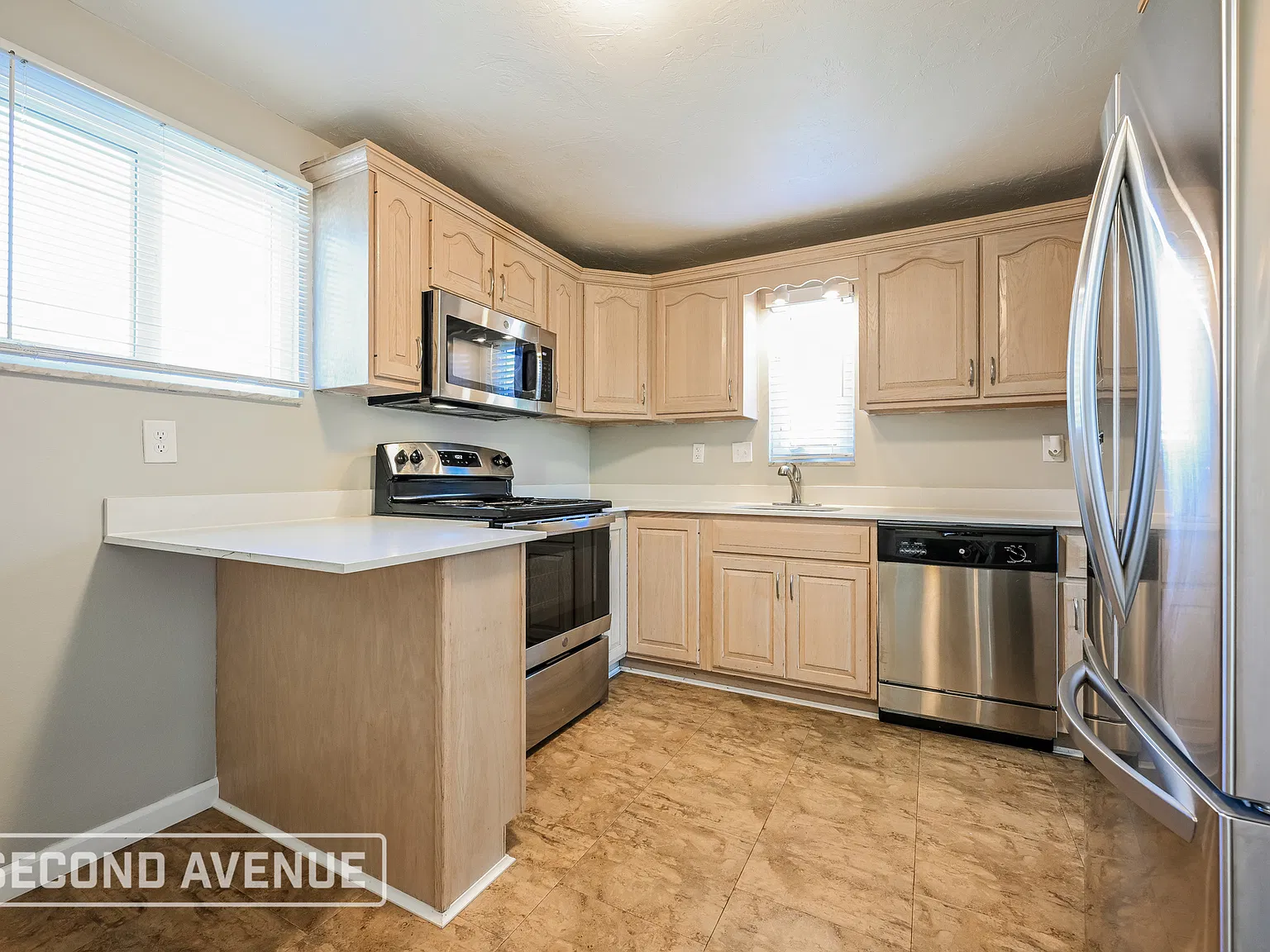 3 bed, 1.5 bath, 1100 sqft, $1,669 — Photo 3