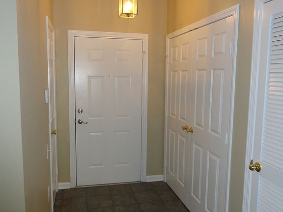 Tiled Entry Foyer