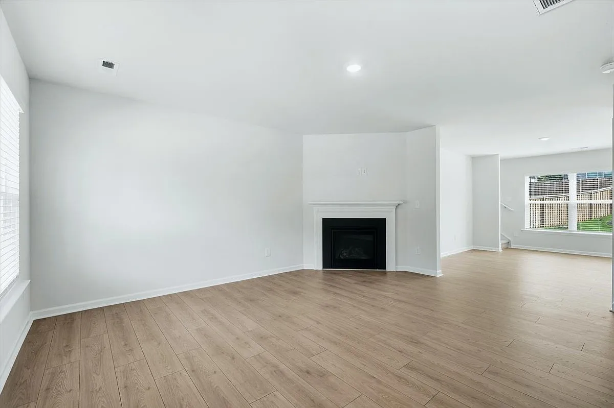 3 bed, 1518 sqft, $2,000 — Photo 2