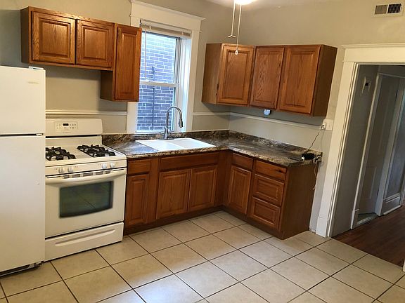 2nd image of 2352 Lawrence St #A