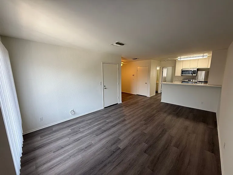 14543 Burbank Blvd — Photo 12