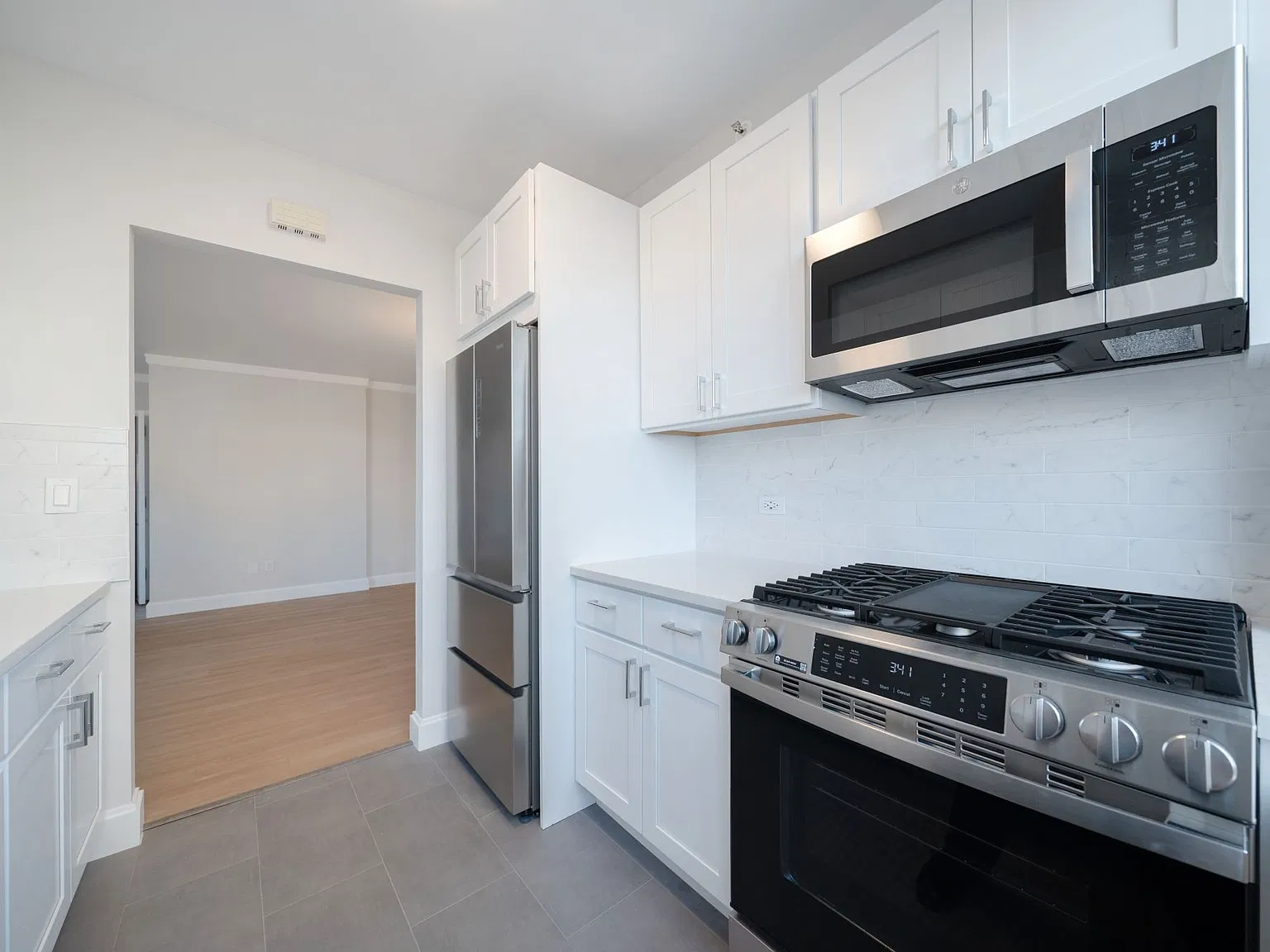 140 Riverside Boulevard — Photo 3