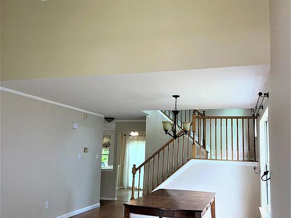 4th image of 59 Tudor Dr
