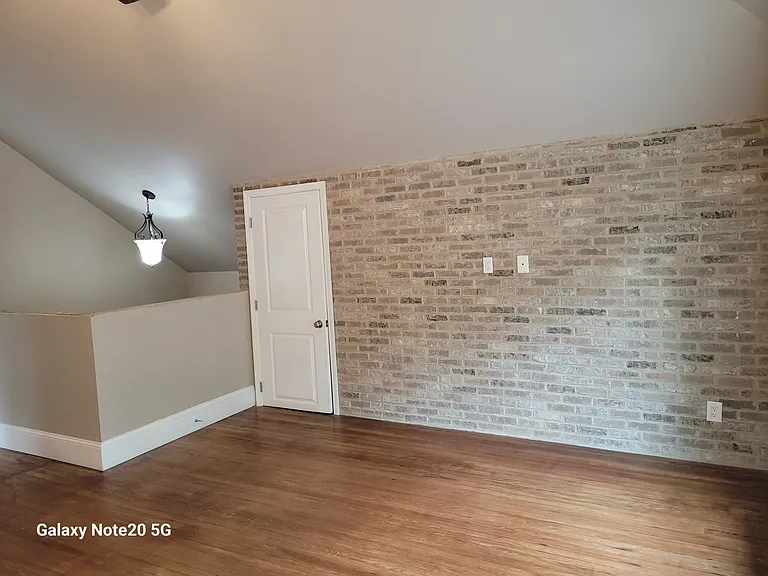 601 W 37th St #B — Photo 7