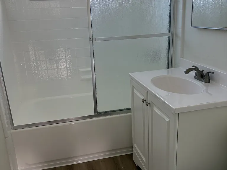 Del Mar 2bdrm bathroom