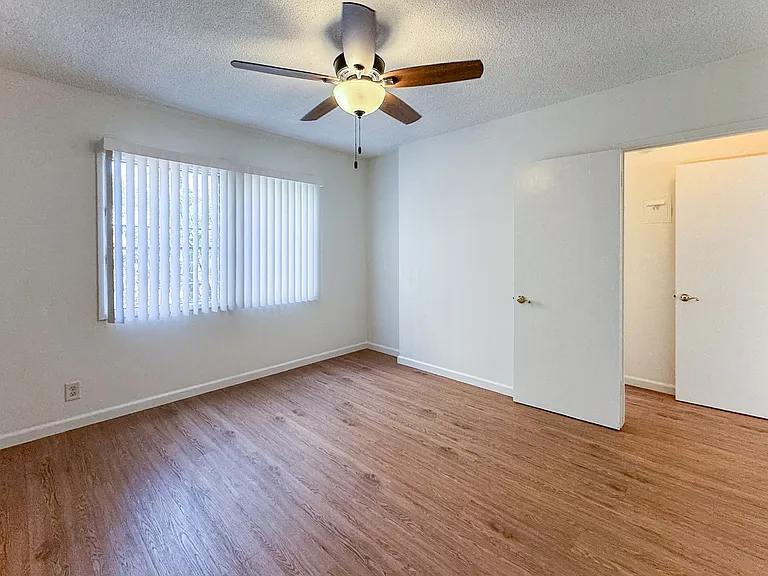 1555 S Hayworth Ave #5 — Photo 8