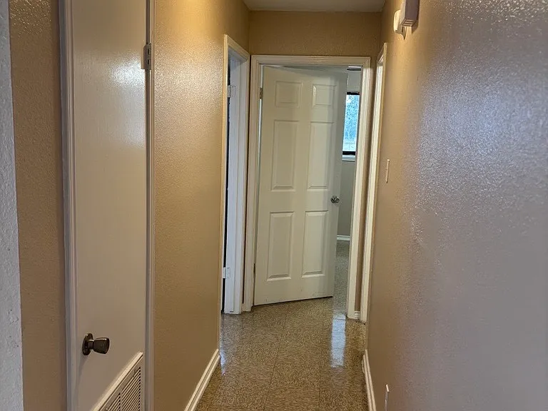 4112 N 25th Ln — Photo 3