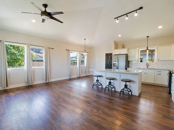 934 Akaaka St, Makawao, HI 96768