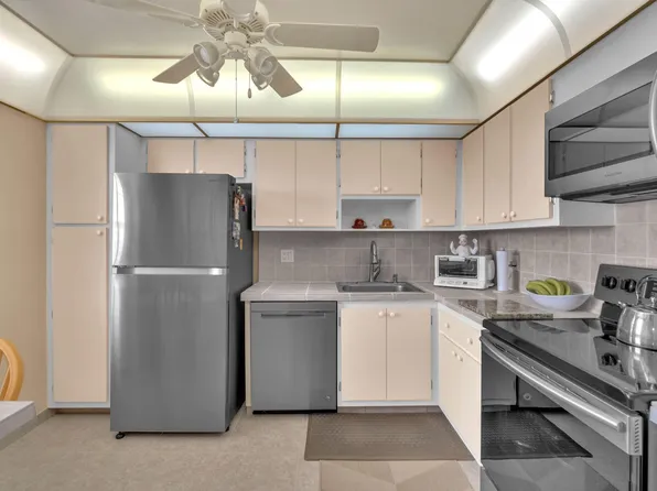 605 Oaks Drive #907, Pompano Beach, FL 33069