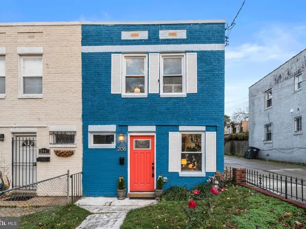 206 34th St SE, Washington, DC 20019