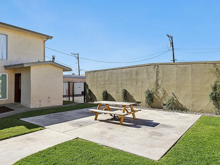Anaheim Place — Photo 50