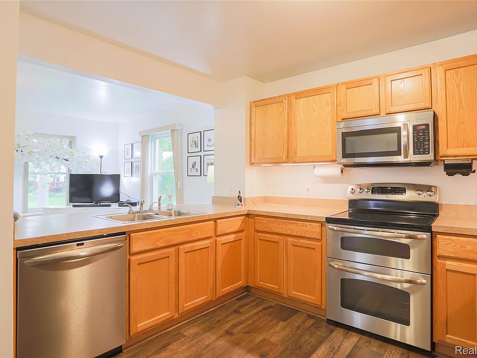 1355 Lochaven Rd, photo 17