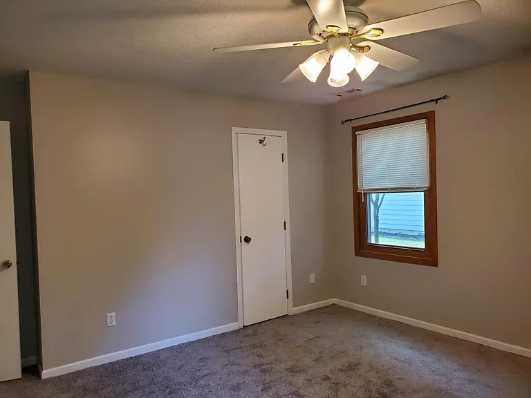 1722 Hawthorne St — Photo 13