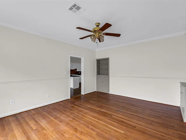 2527 Avenue G — Photo 8
