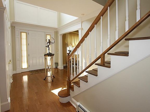 4th image of 16 West Overlook