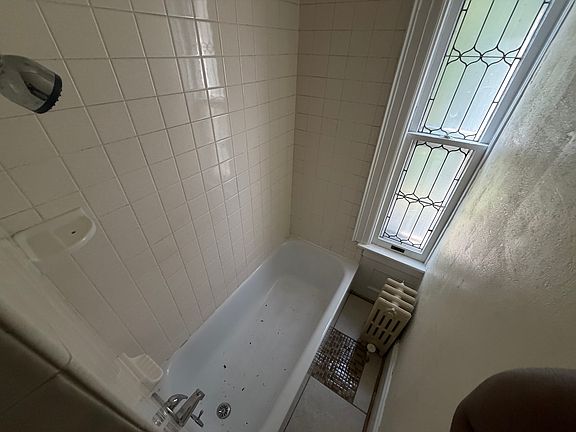 3rd image of 12 Granger Pl APT 1