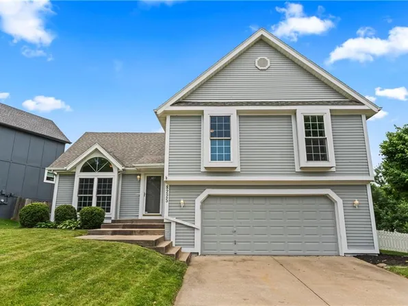 8225 NW 82nd Ct, Kansas City, MO 64152