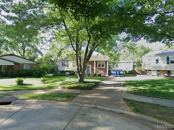 141 Maple Hill Ln, Saint Louis, MO 63122