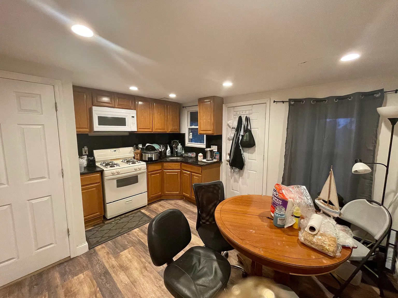 2 bed, 1.5 bath, $2,400 — Photo 4