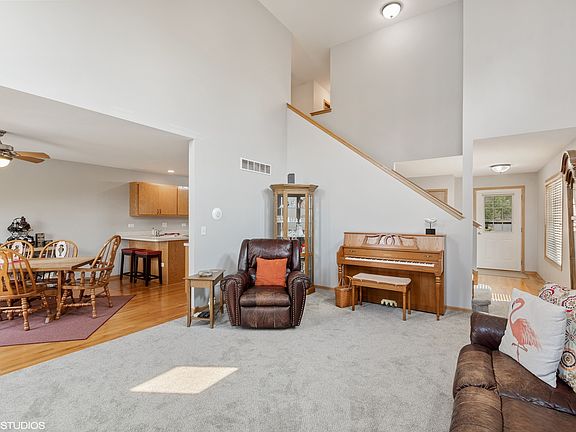 4th image of 8256 Auburn Ln