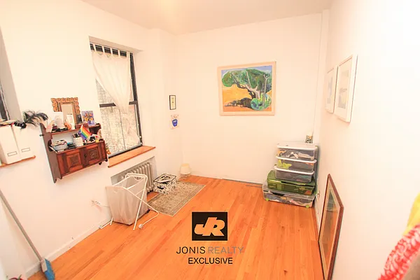 Rented by Jonis Realty | media 27