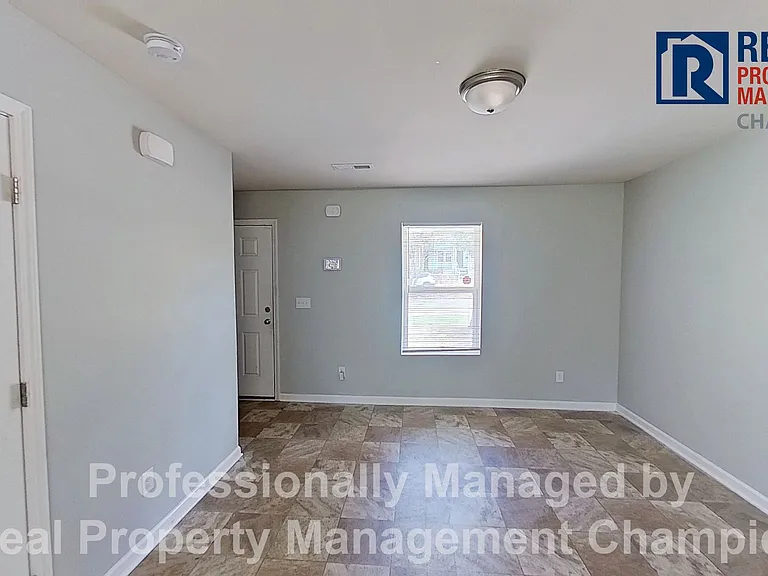 812 S 5th Ave — Photo 3