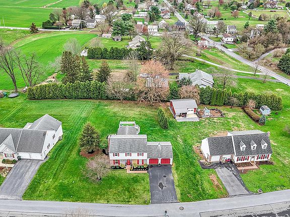 2nd image of 1484 Conestoga View Dr