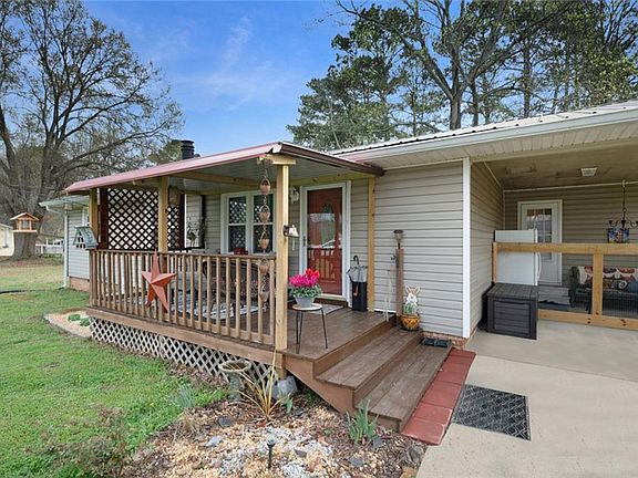 4th image of 141 Ruben Dr NE