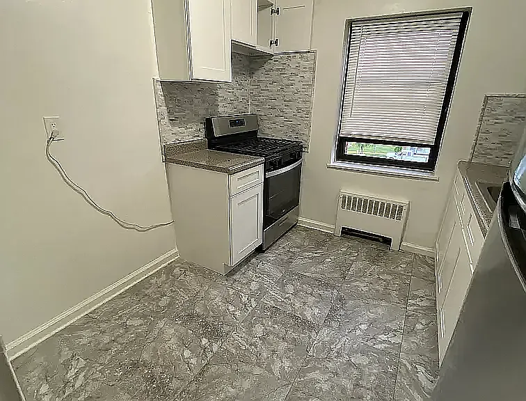 E Curtis St — Photo 9