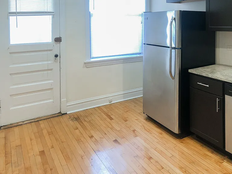 3639 1/2 N Paulina St #2 — Photo 13