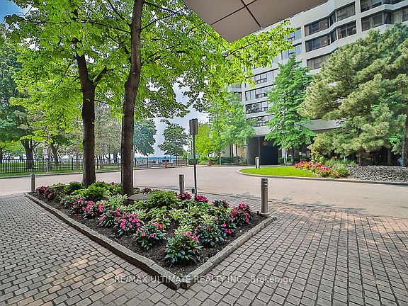 2nd image of 33 Harbour Sq #1215