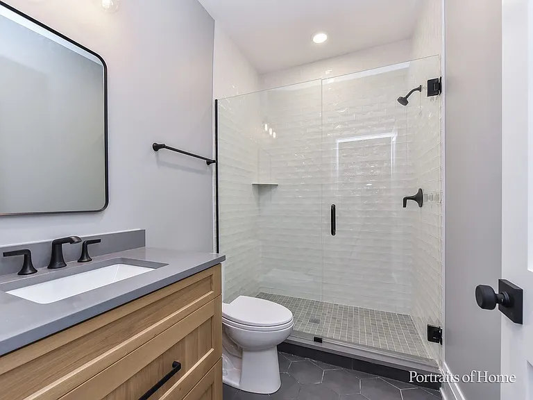 2135 N Lakewood Ave #1 — Photo 26