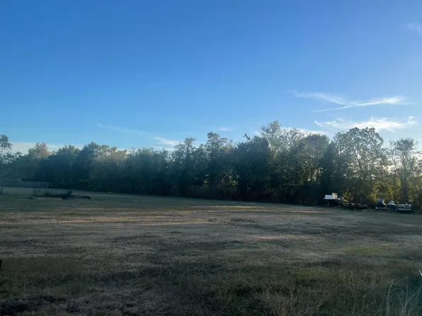 Trey Cir, New Iberia, LA 70560