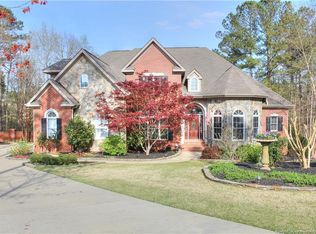 14 Shining Water Ln, Spring Lake, NC 28390