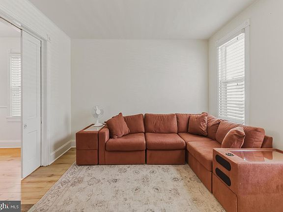 5th image of 230 Rutland Ave