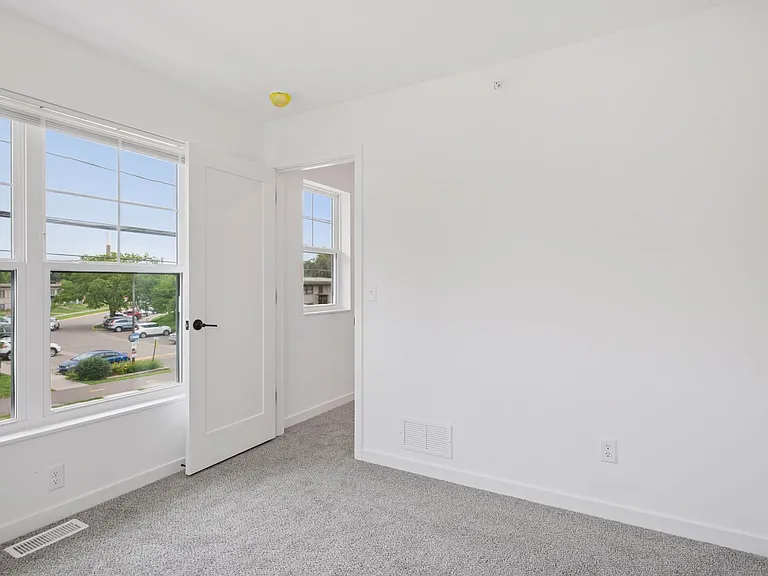 2062 Como Ave #2 — Photo 16