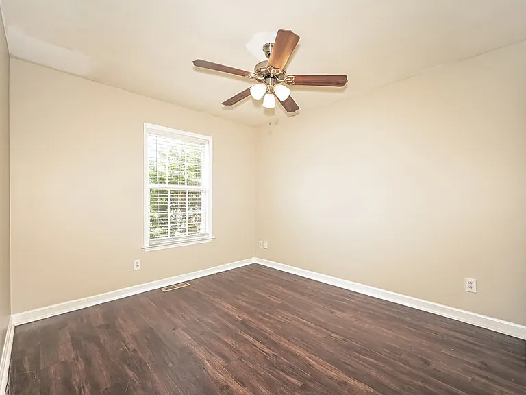 2619 Danbury Cir — Photo 14