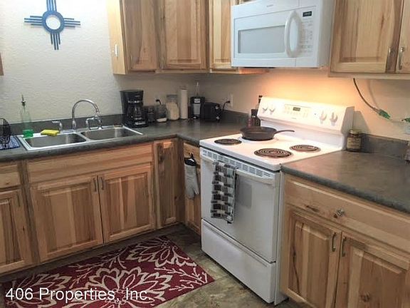 4th image of 303 1/2 N Warren St APT 2