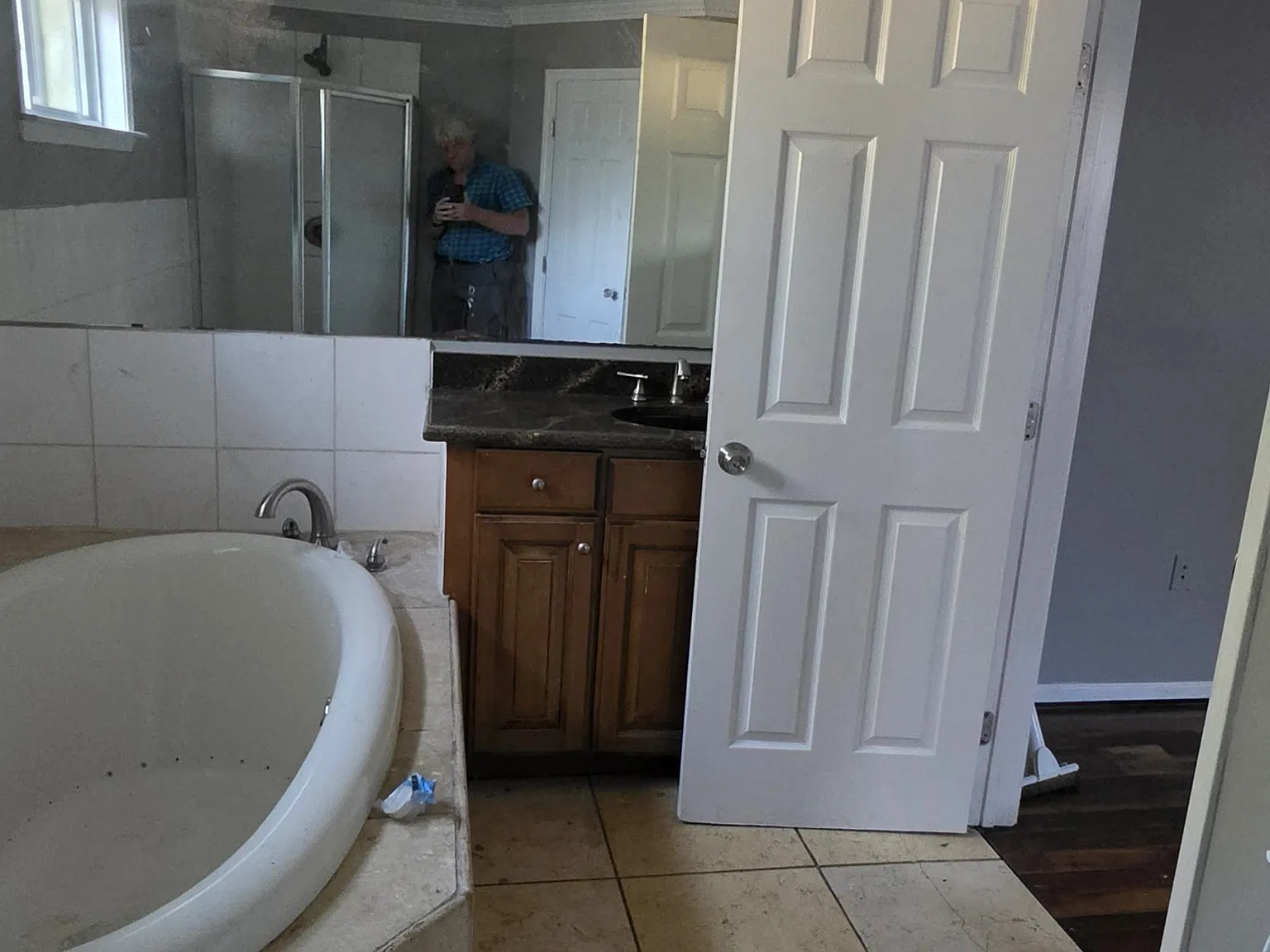 4 bed, 2700 sqft, $2,200 — Photo 3