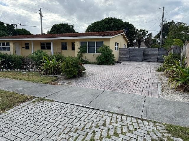 1st image of 1433-1435 SE 2nd Ter