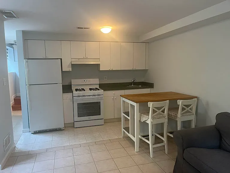 190 Wellington Ct #1 — Photo 7
