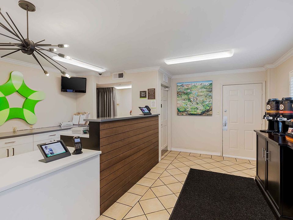 Lobby and Guest Check-in