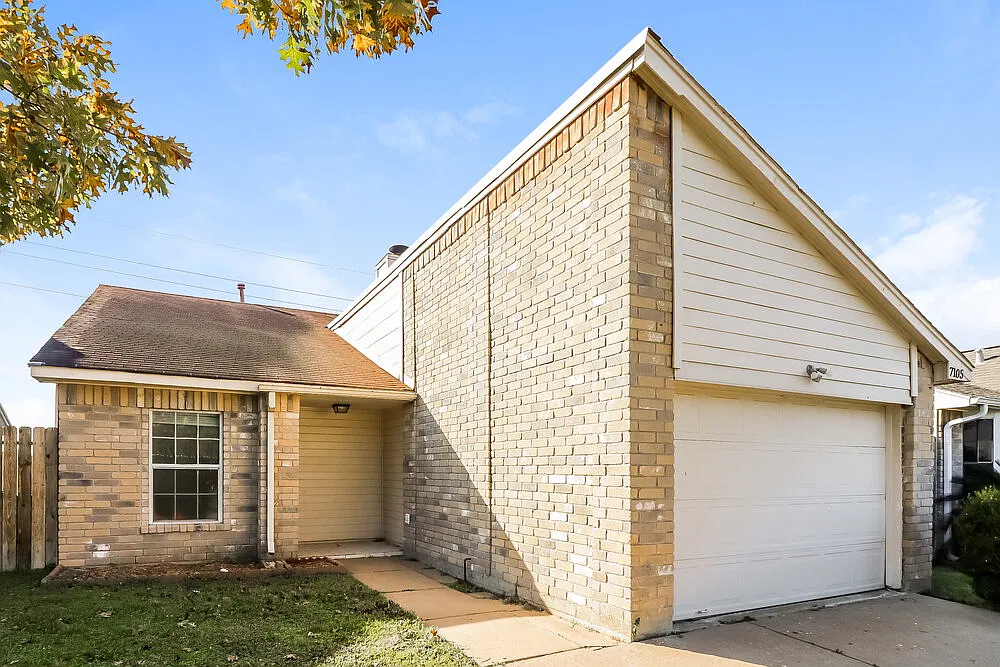3 bed, 2.0 bath, 1353 sqft, $2,910 — Photo 3