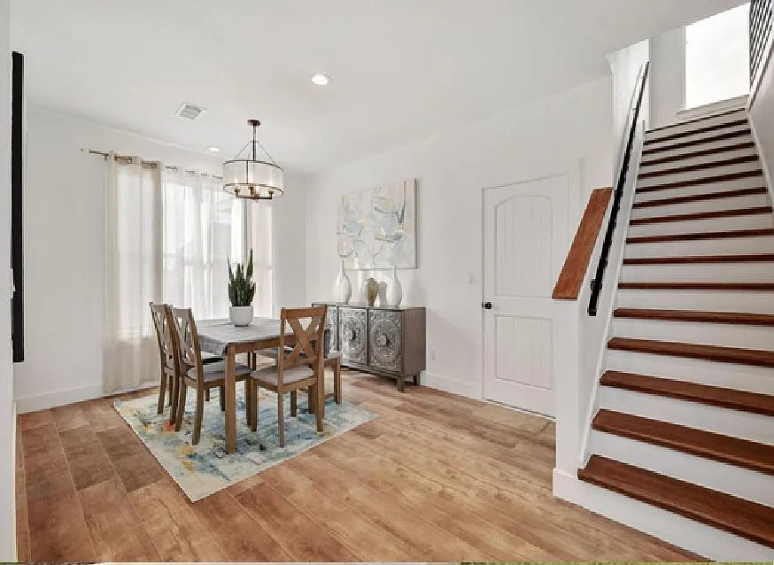 4 bed, 4050 sqft, $3,500 — Photo 2